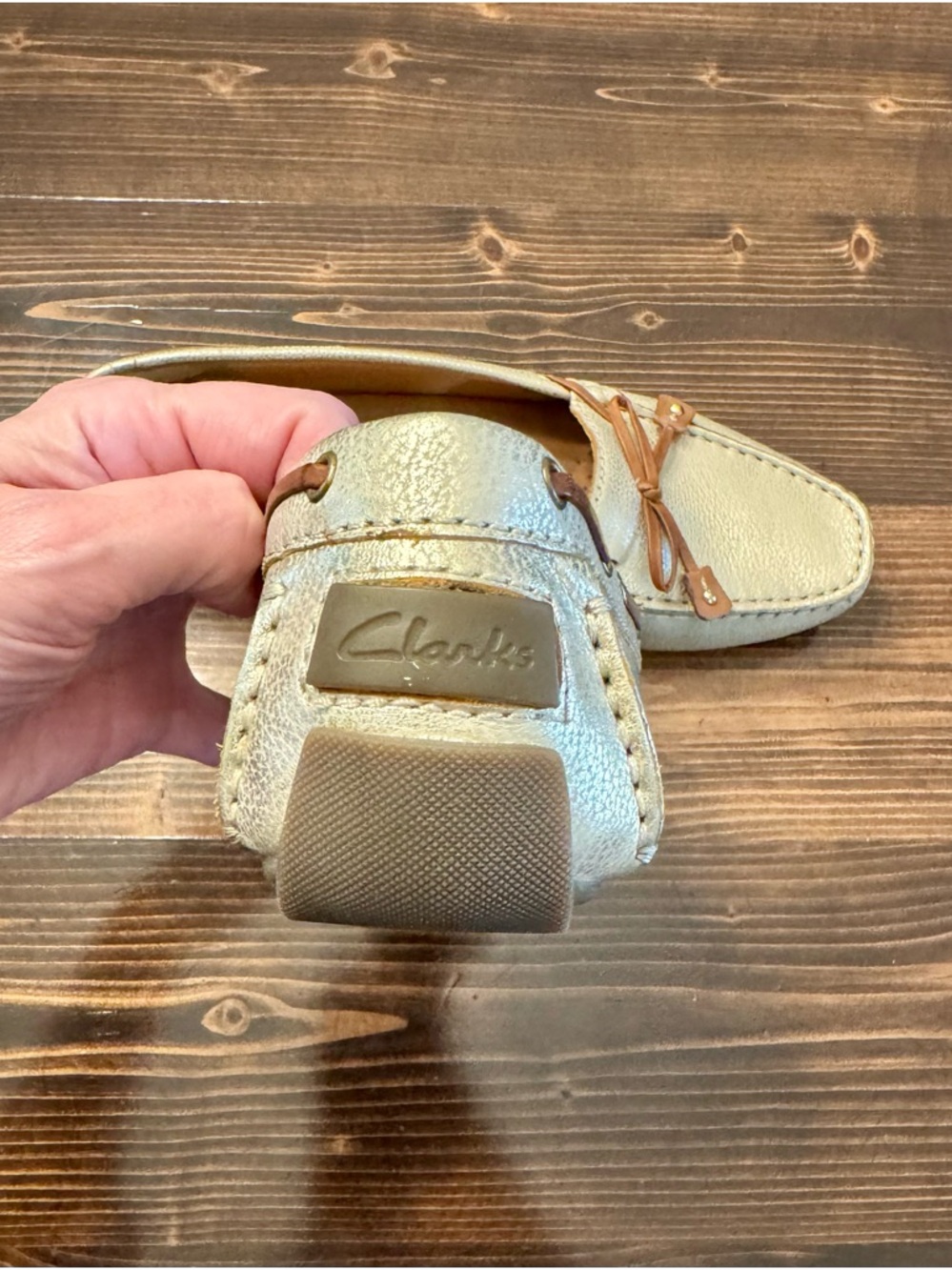 Clarks Artisan Dunbar Gold Metallic Leather Driving Moccasins Size 7 - Picture 6 of 8
